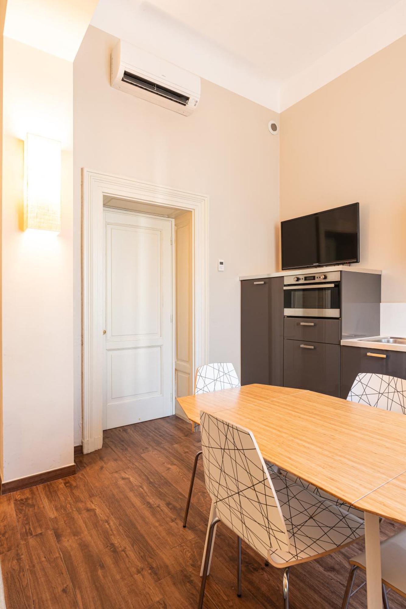 Crocetta Turandot One Bed 1st Floor - Mirable Pm Apartment *