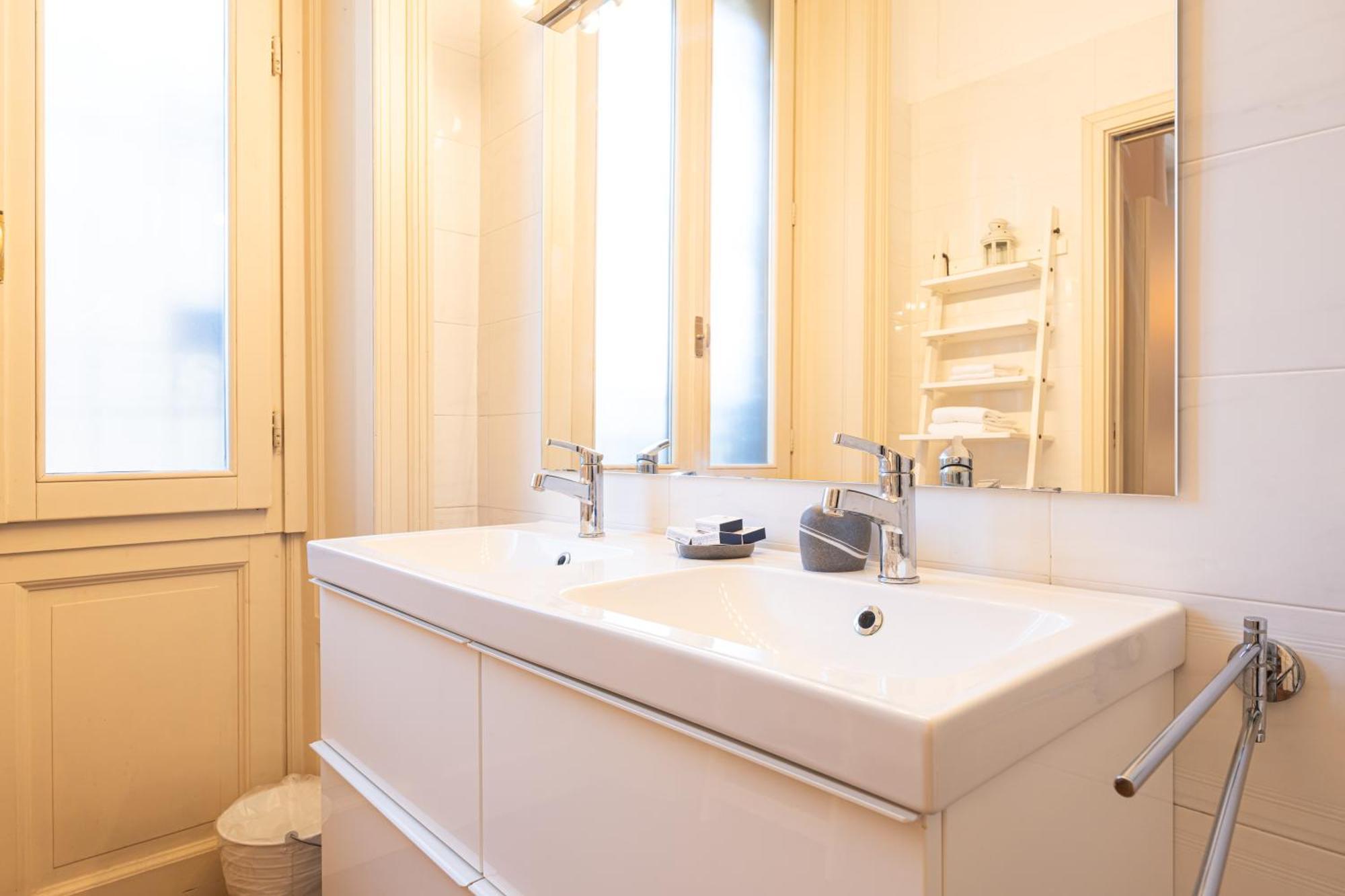 Crocetta Turandot One Bed 1st Floor - Mirable Pm Apartment
